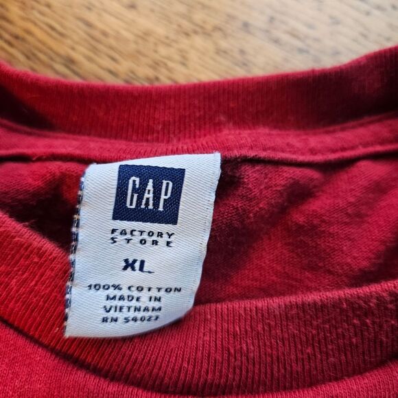 2004 GAP Men’s Red Y2K 2004 Graphic Tee XL | Vintage 2000s Casual Crew Tee - Picture 3 of 4